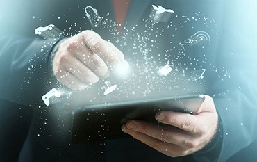 Le développement du e-learning a permis de faire évoluer simultanément les mentalités, les outils et les pratiques